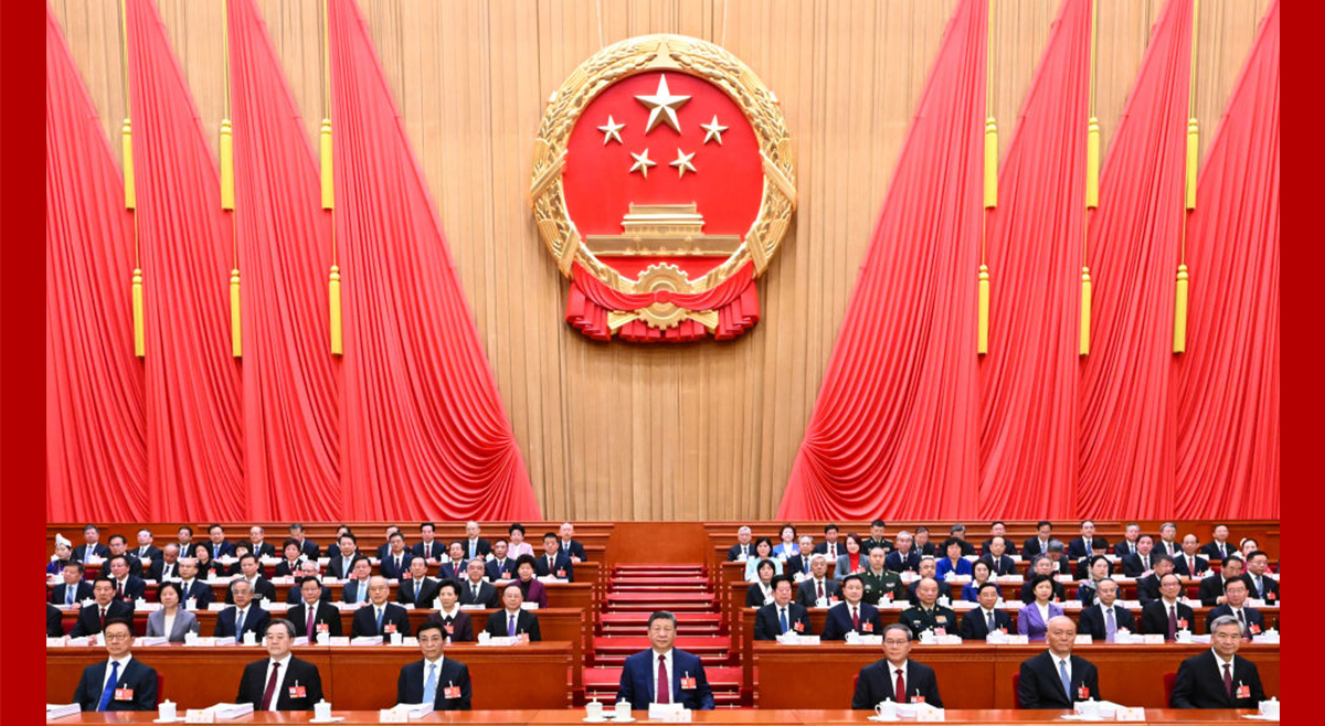 十四届全国人大四次会议开幕 习近平等在主席台就座