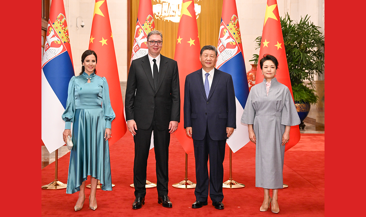 习近平同塞尔维亚总统武契奇会谈
